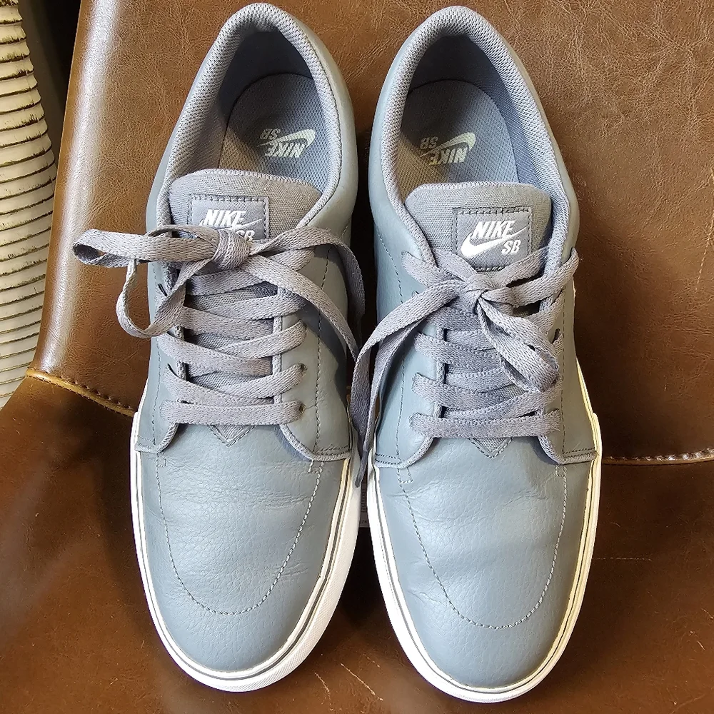 Nike SB Satire Men’s Size 11 Gray Leather Sneakers